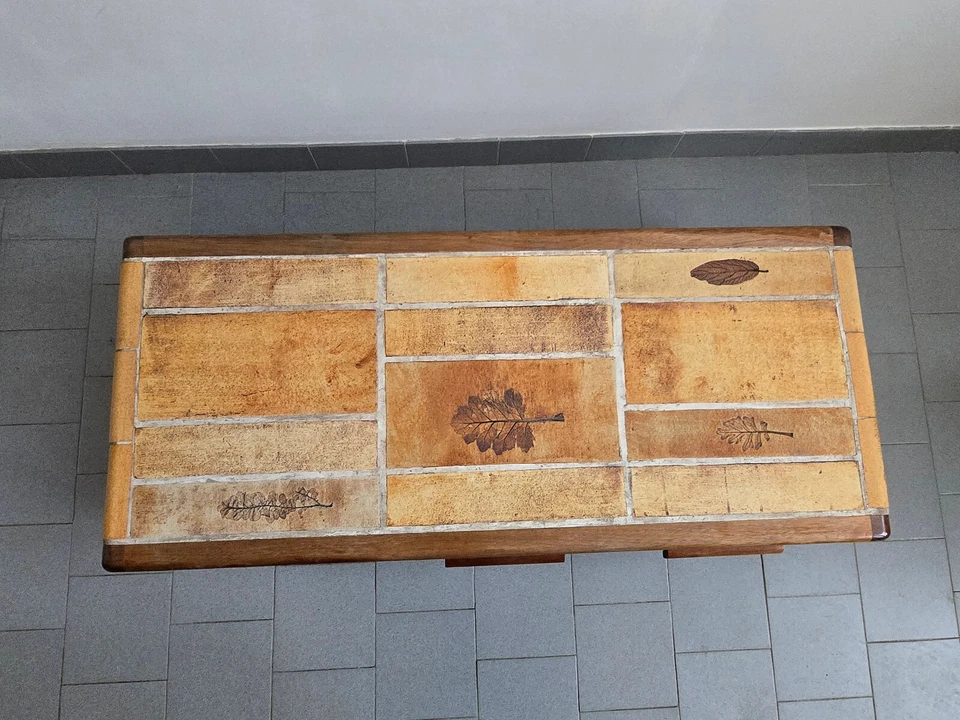 TABLE BASSE VINTAGE 1970 EN CERAMIQUE HERBIER CHENE MASSIF 3 TIROIRS DLG CAPRON - Photo 4/4