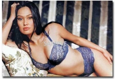 TIA CARRERE REFRIGERATOR GLOSSY MAGNET LOCKER CHRISTMAS GAG GIFT MAN CAVE