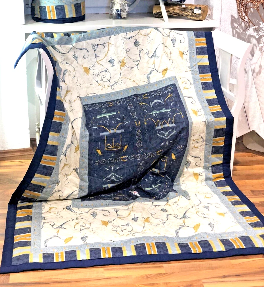 BASSETTI Plaid 135x190 OPLONTIS V9 blau creme Decke Kuscheldecke TAGESDECKE NEU - Bild 1 von 1