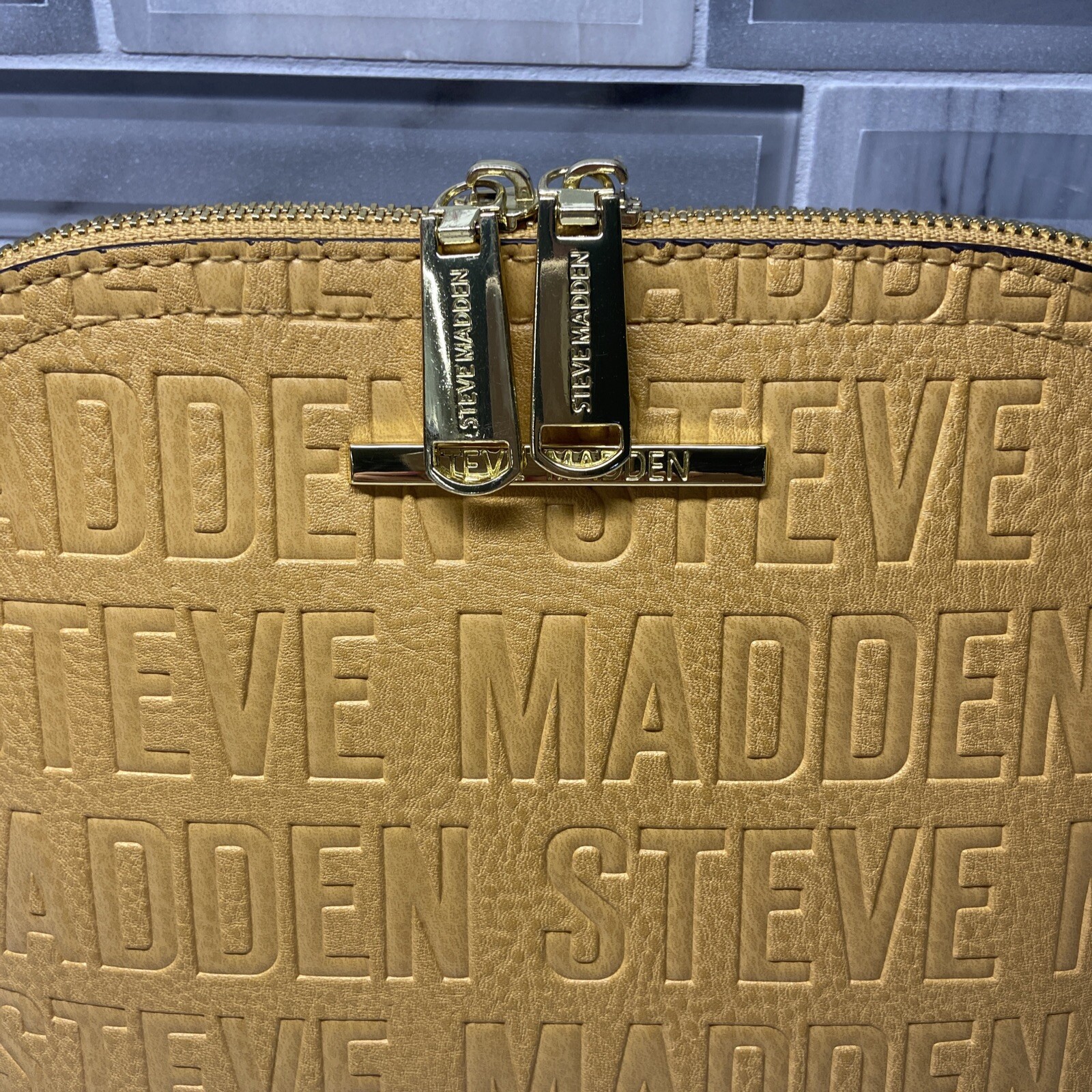 STEVE MADDEN HANDBAG BMARILYN MUSTARD STAMPED LOG… - image 9