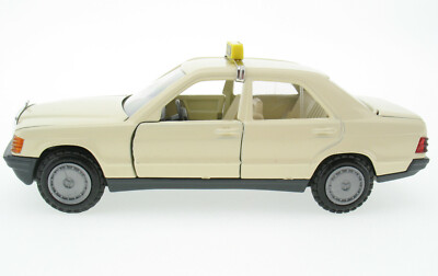 CURSOR MODELL 1/35 MERCEDES BENZ 190 POLICE RUKSPOLITIE #1182 - Modèle Réduit Collection Avec Boîte