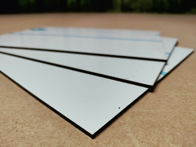 Weißes Aluminium Verbundblech (Dibond Alt) ACM Panel, Schild, Brett, leer. 