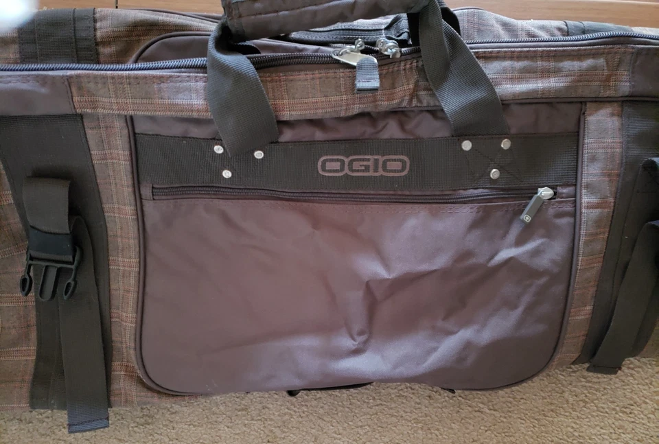 Bolsa de viaje con ruedas de golf OGIO Foto 2 de 4