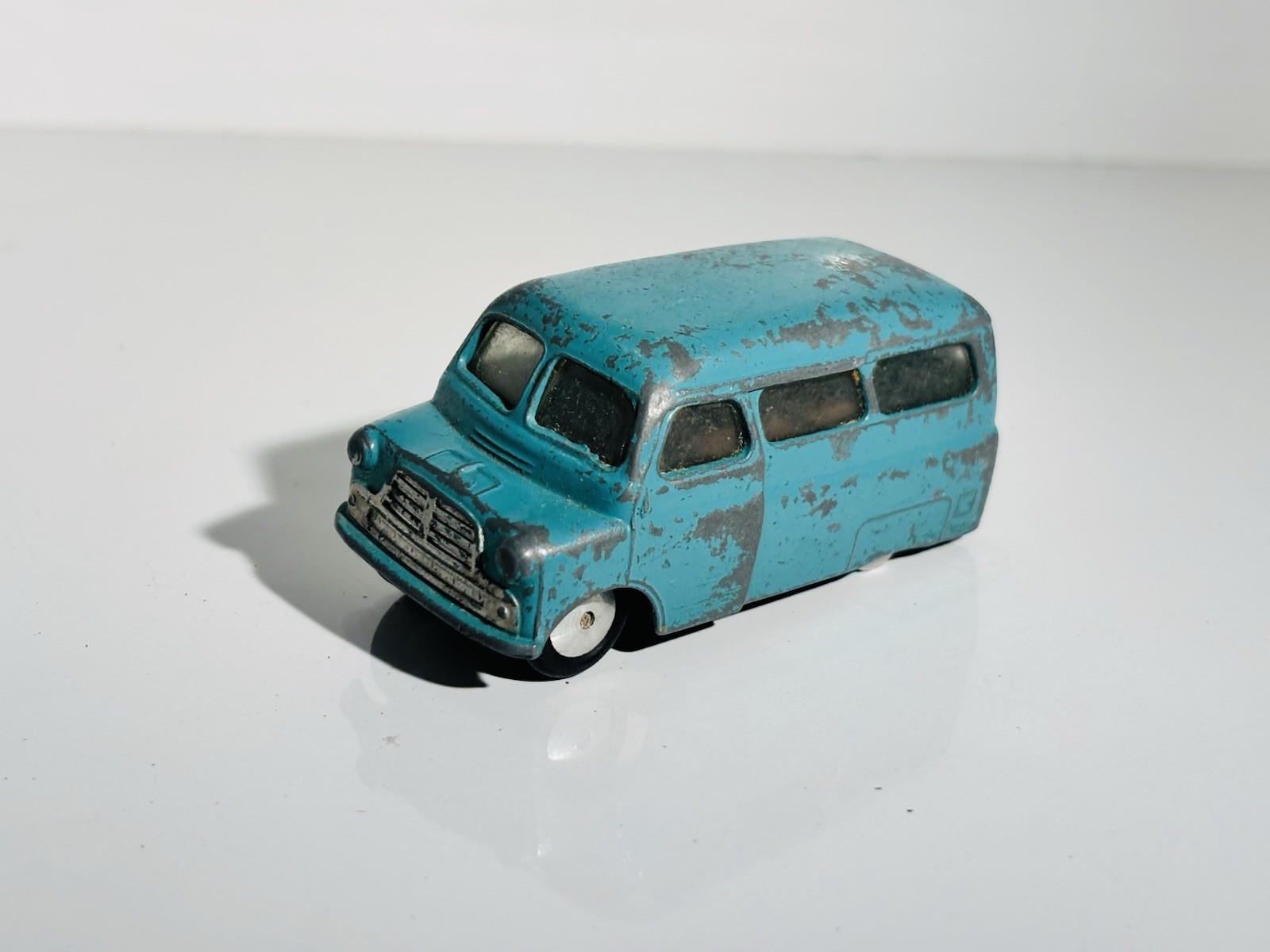 Corgi 404, Bedford Dormobile - Free Price Guide & Review