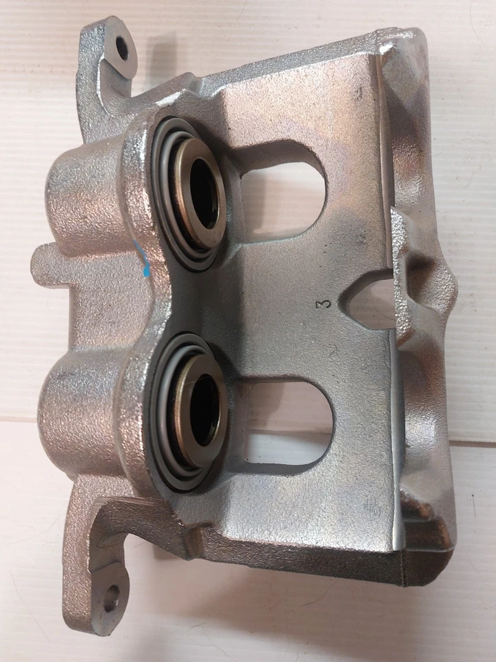 2020-25 Chev GMC Silverado Sierra 2500/ 3500HD Right Rear Caliper, GM 13544898 - Image 2 of 4