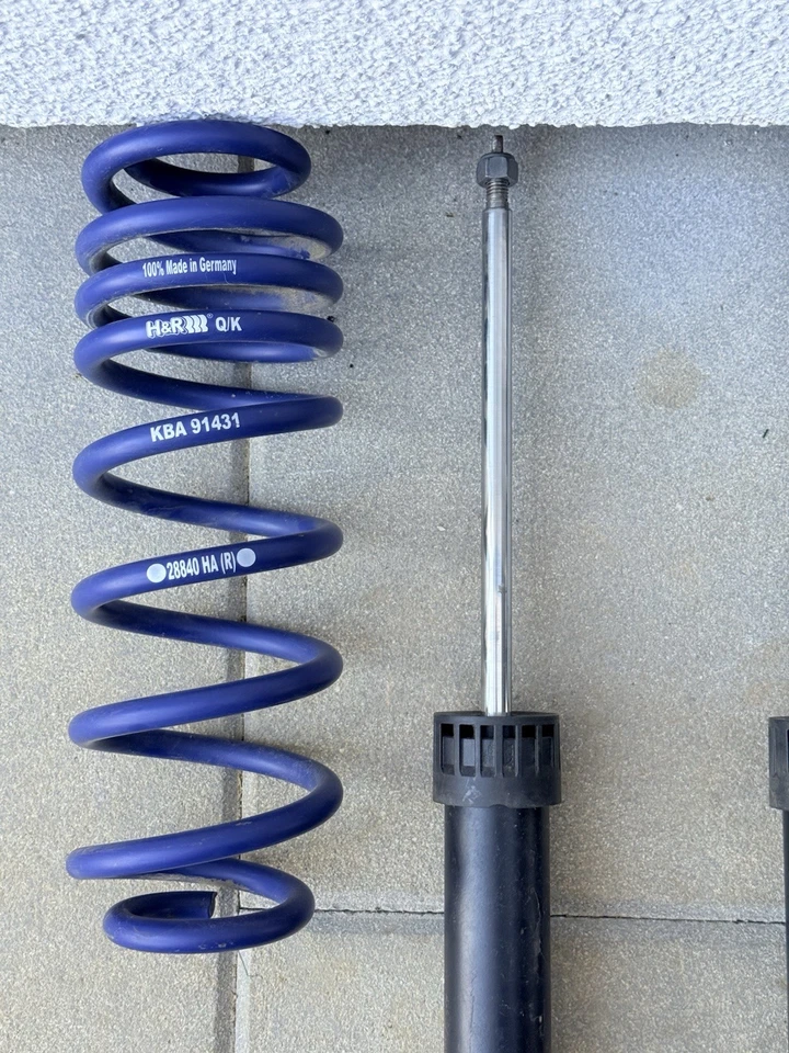 VW Golf 7 GTD Variant original dampers + H&R lowering springs - Image 2 of 4