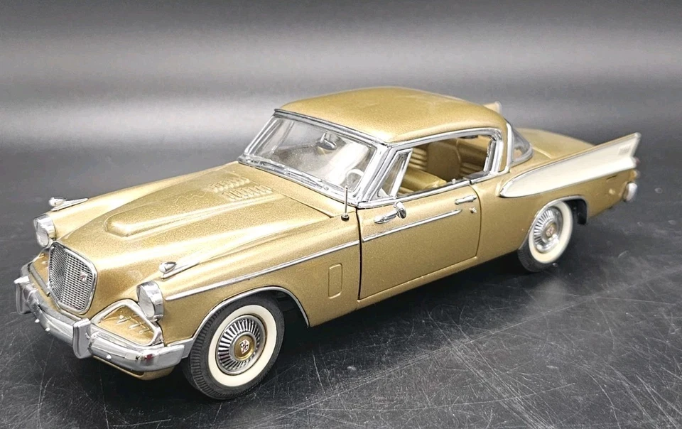 Vintage Danbury Mint Gold 1957 Studebaker Golden Hawk 1:24 Scale with box - Image 3 of 4