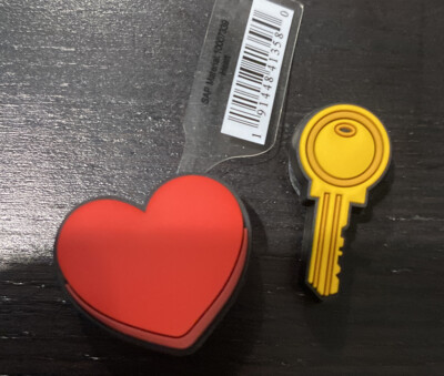 New Crocs Jibbitz- The Key To My Heart Pk