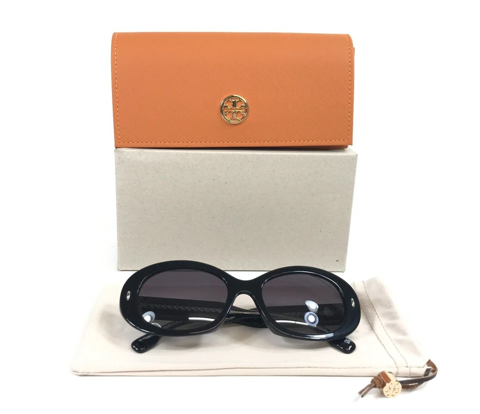Gafas de sol Tory Burch TY7214U 1709/8G monturas ovaladas negras con lentes degradadas grises Foto 2 de 4