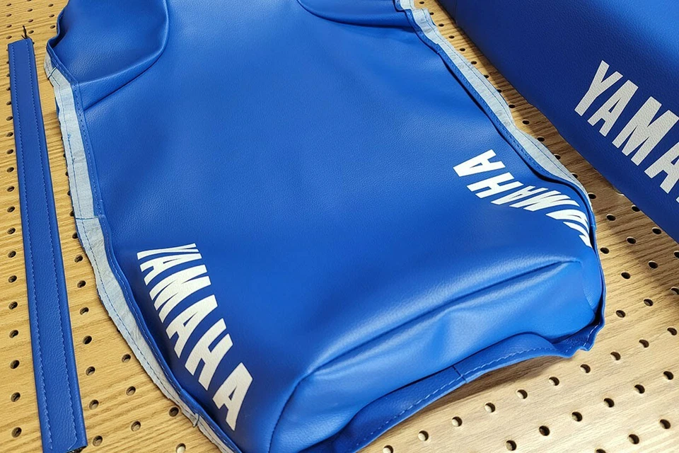 CAPA DE ASSENTO MODELO 1984 A 2000 YAMAHA XT250 XT350 + ALÇA (AZUL) (Y-3) - Imagem 3 de 4