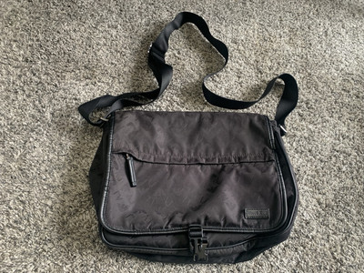 Armani jeans Men's Messenger  Black Crossbody Bag rn103723  Great Condition