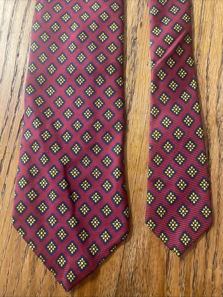 Gravata masculina de seda vintage em excelente estado usado Marshall Field & Company feita nos EUA - Imagem 4 de 4