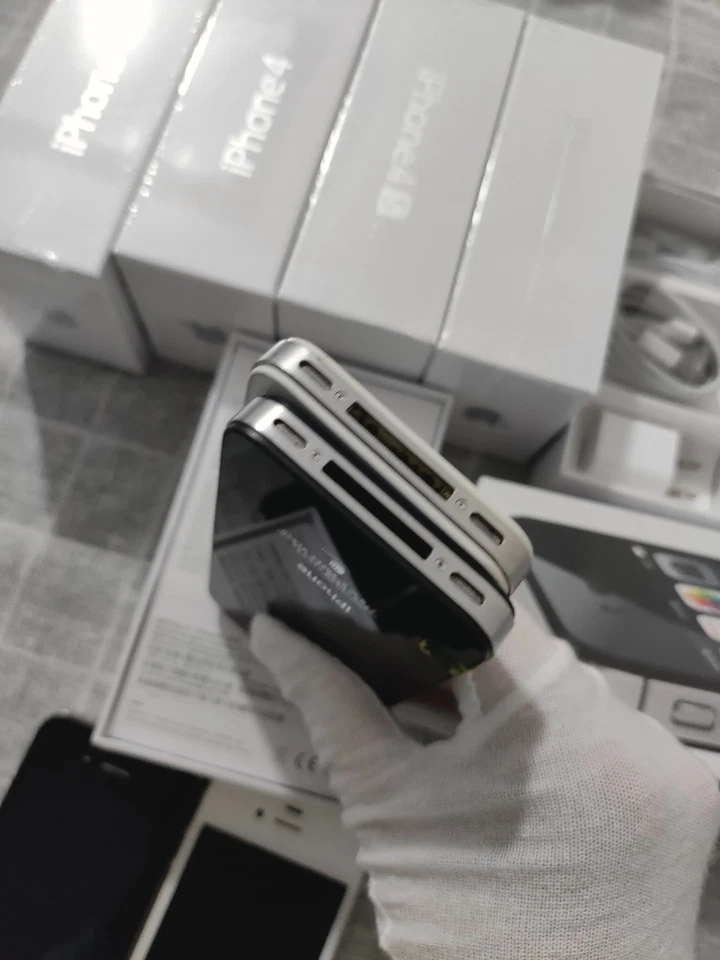 iPhone 4 4s 8/16/32/64GB Black/White Unlocked Tested Fully working phone + BOX - Image 4 of 4