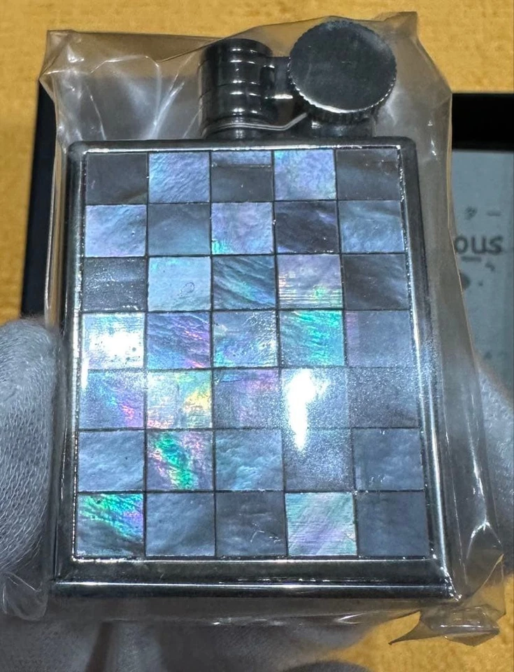 Marvelous B- Shell Checker Oil Lighter New Unused - Image 3 of 4