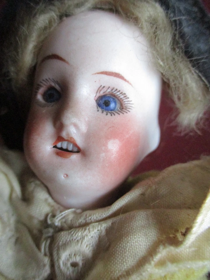 ancienne poupee mignonette en tenue de marquis - Photo 2/4