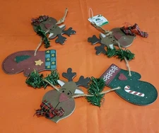 Christmas Reindeer Mittens Primitive Style Wooden Garland Decor
