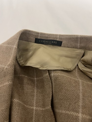 Corneliani Men's 100% Cashmere Blazer. Beige Check Design. Size 52 - Picture 8 of 8