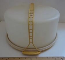 Vintage Tupperware Cake Taker Carrier Harvest Gold w/ Handle 1256-5