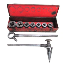 VINTAGE TOLEDO TOOLS 11-R RATCHETING PIPE THREADER SET w/ DIES & NYE PIPE REAMER
