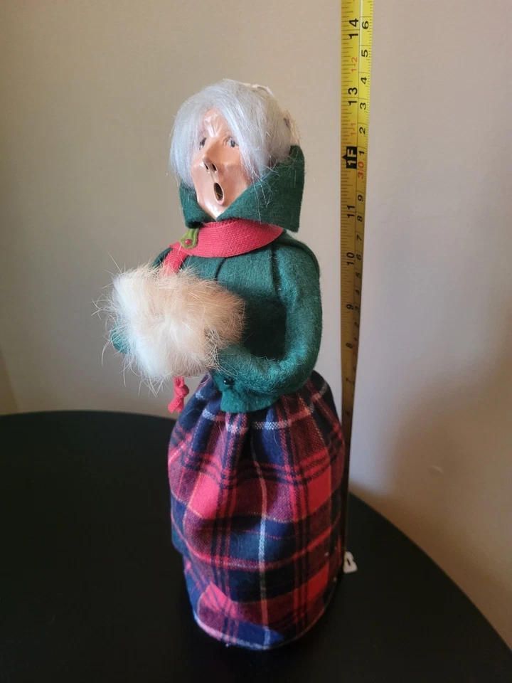 Estatuilla de abuela con manguito Byers Choice villancico de Navidad. Vintage 1983 Foto 2 de 4