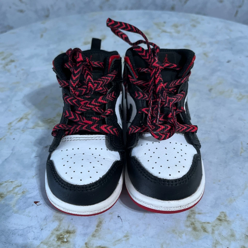 Air Jordan 1 Mid Niño Pequeño Juvenil Talla 7C Zapatos Blanco Negro Rojo Tenis Atléticos Foto 3 de 4