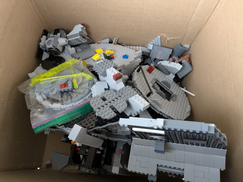 Lego Star Wars: Death Star - UCS (1st edition) Set 10188 - Incomplete Set - Image 3 of 4