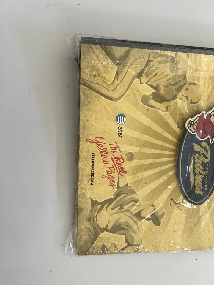 Nuevo de Lote Antiguo San Diego Padres Las Verdaderas Páginas Amarillas 3 Anillas Carpeta Sin Abrir RARO Foto 3 de 4