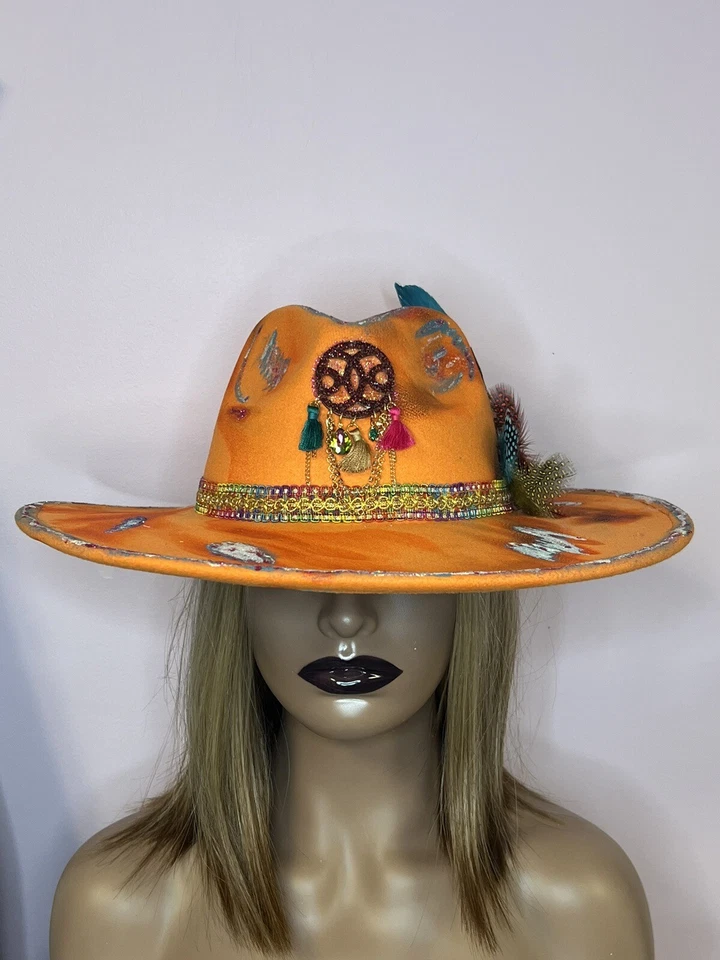 Sombrero de Vaquera Naranja Pintado a Mano con Adornos Shabby Chic Foto 2 de 4