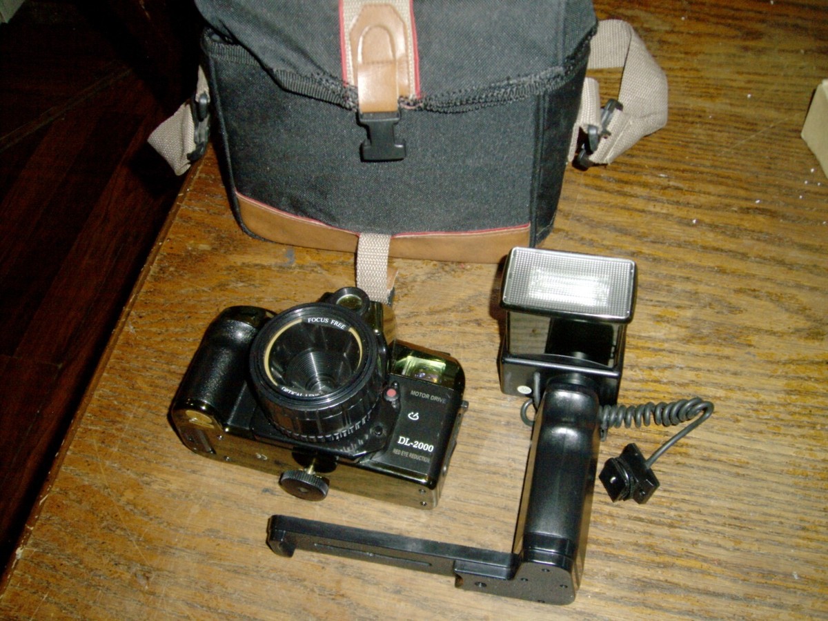 Olympia (Canon) DL2000 film Camera 35mm With Removable Flash with Case