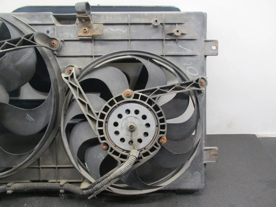 Volkswagen Beetle 2002 - Conjunto de ventilador de refrigeración Foto 3 de 4