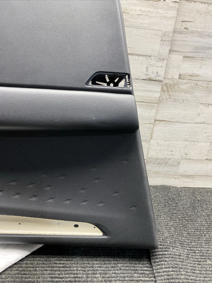 Ford LJ6Z-7823943-CB Panel Puerta Tapicería Inferior 2020-2022 Ford Escape Foto 3 de 4