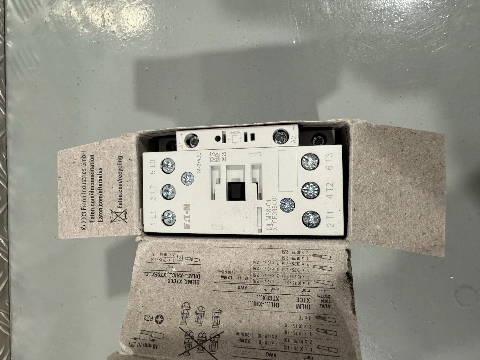 Eaton DILM38-01 (RDC24) 24-27 VDC Brand New In Box 3