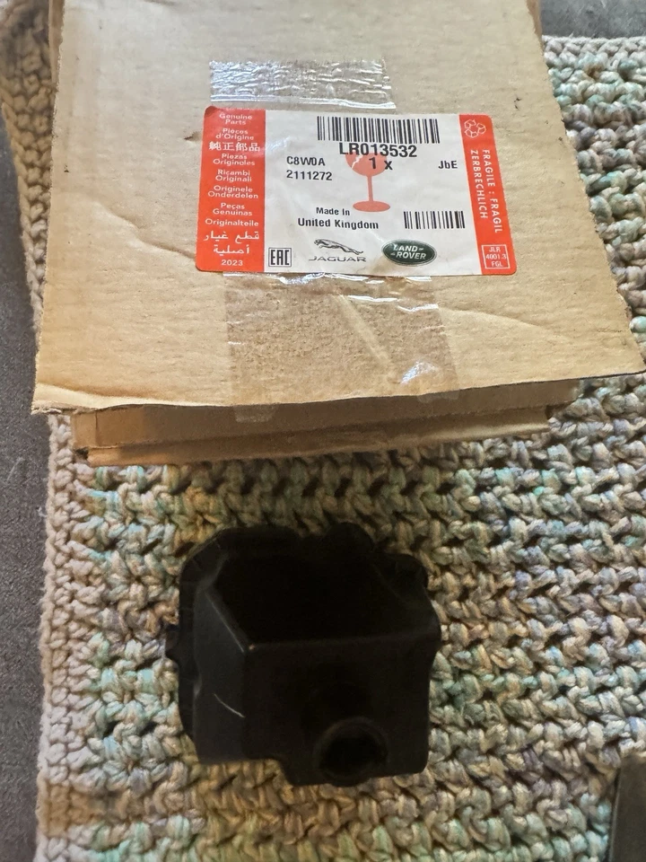 Land Rover Brand New Oil/Air Separator Reservoir - Image 2 of 3