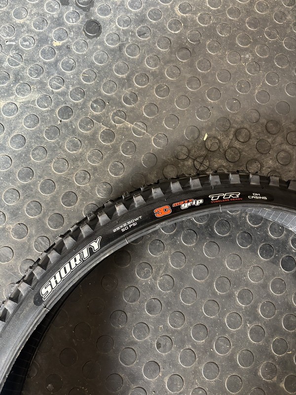 Maxxis shorty Dh Tyre. 29x2.5wt . Tubeless. 3c. Maxgrip