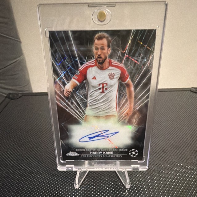 Topps 2023-24 Chrome UEFA Club Competitions - Harry Kane Black Lazer Auto BLA-HK