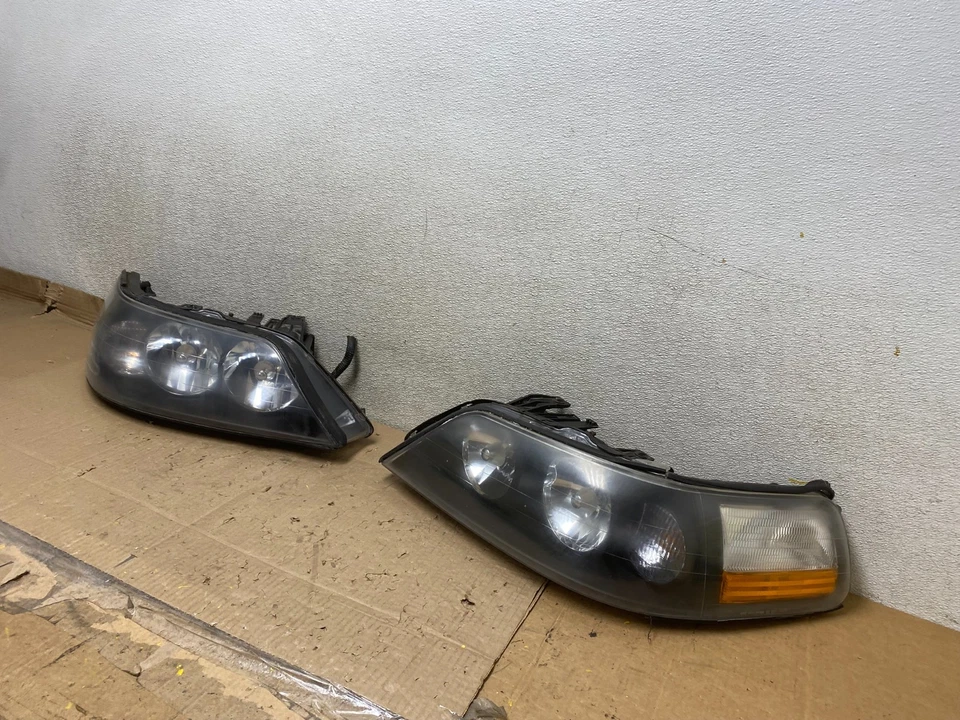 2005 to 2011 Lincoln Town Car Left+Right Side Headlights Oem U6876 DW - Image 2 of 4