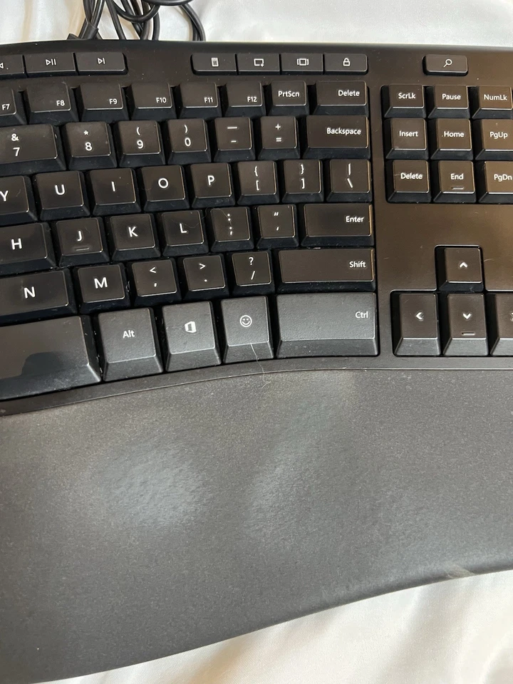 Microsoft Ergonomic Full size Pad USB Wired Mechanical Keyboard Model 1878 - Image 3 of 4