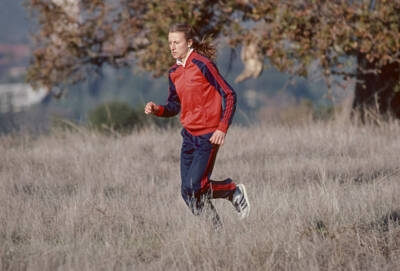 Grete Waitz of Norway trains hills near Stanford University Pa- 1981 Old Photo 2