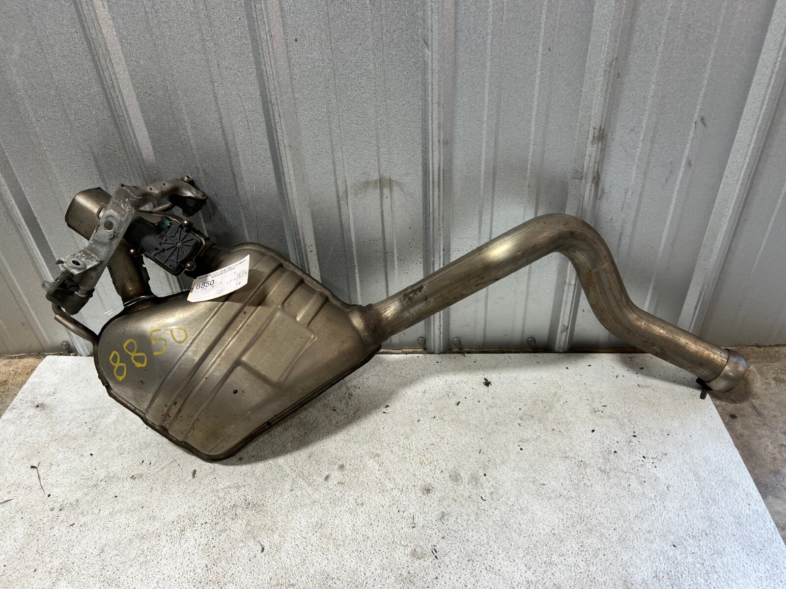 2018 C43 AMG W205 Rear Right Exhaust Muffler Silencer Resonator 