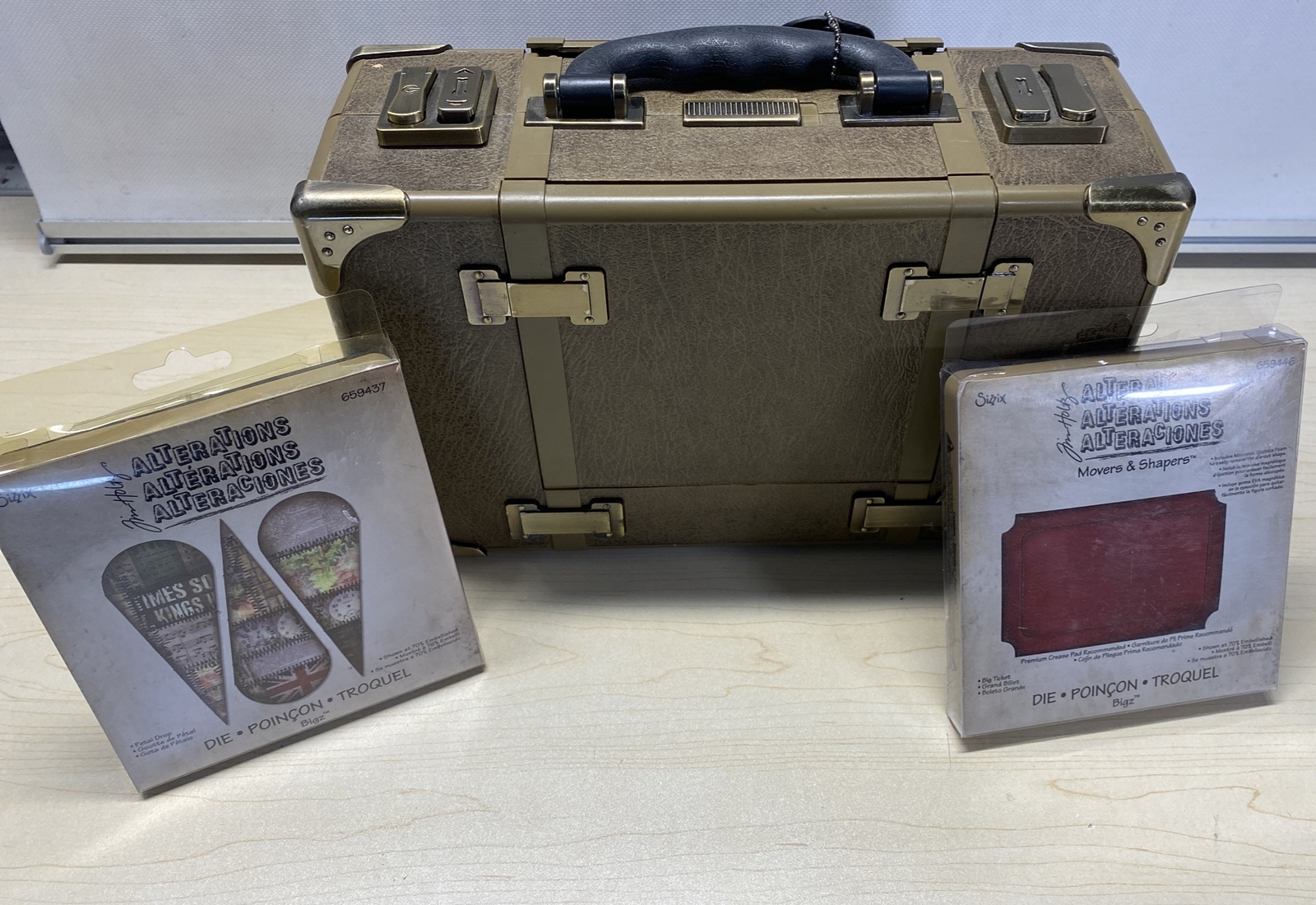 SIZZIX Tim Holtz VAGABOND Suitcase Electric Die Cutting Embossing