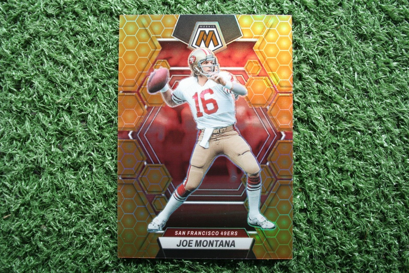Joe Montana 2023 Panini Mosaic #217 Honeycomb Prizm SP Case Hit
