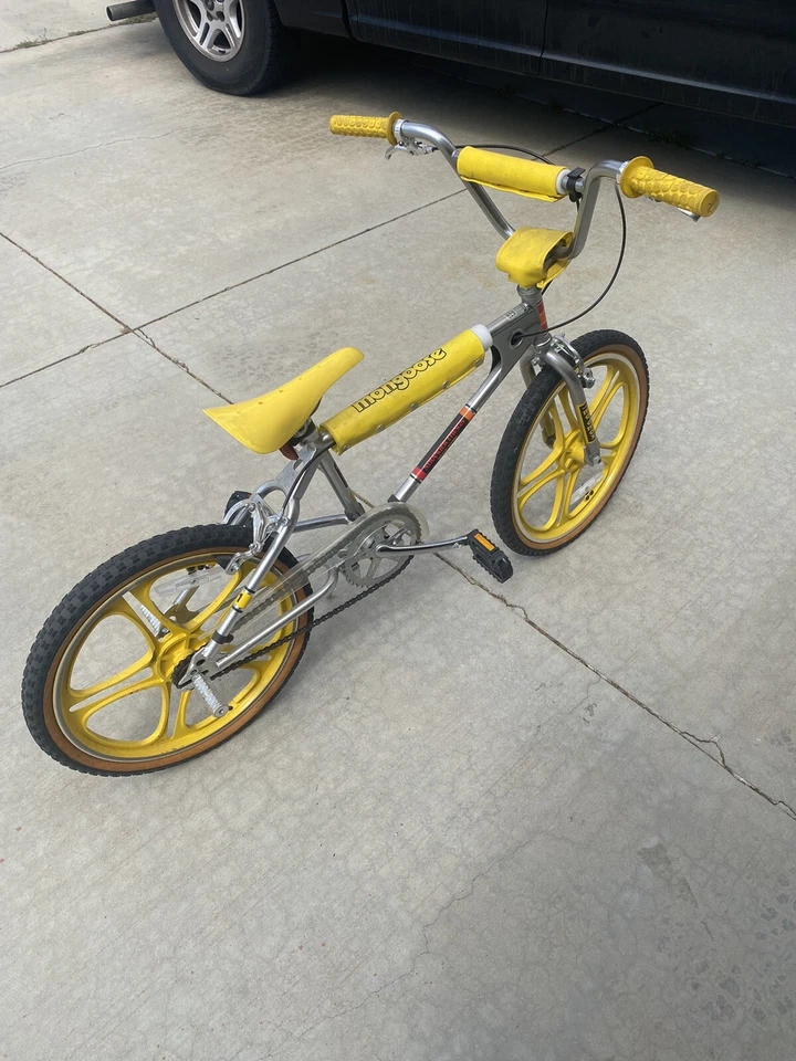 Mongoose Max Netflix Stranger Things 20 inch BMX Bike - Yellow - Image 3 of 4