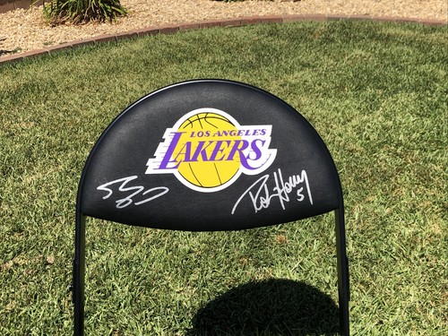 LA Lakers x-frame court side folding black chair Signed By Shaq & Horry PSA BAS - 第 4/11 張圖片