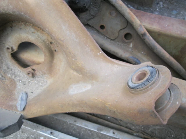 73 Buick LeSabre OEM brazo de control inferior delantero derecho usado Foto 3 de 4