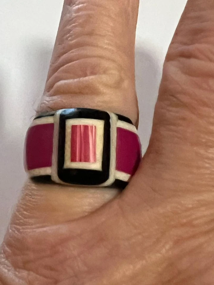 HANDCRAFTED VINTAGE CELLULOID RING,  SIZE 10, SIGNED BY CRAFTSMAN - Image 2 of 4