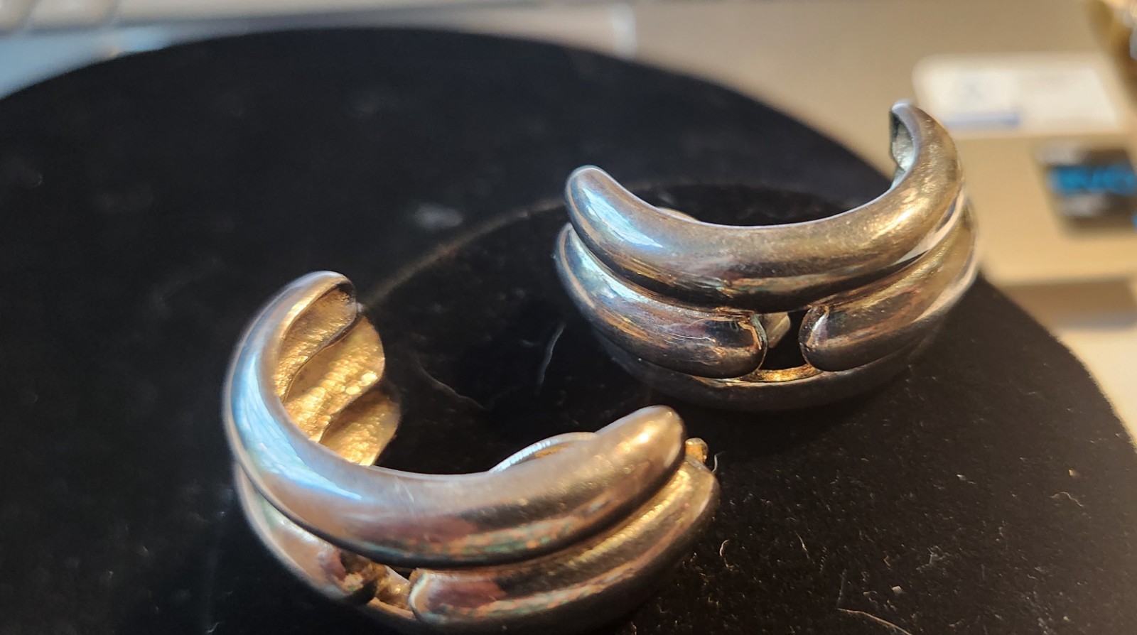 GIVENCHY Paris New York Large Silver Tone Chunky Clip On Earrings Vintage thumbnail 6