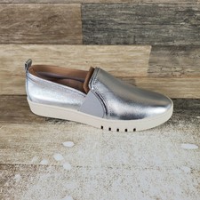 Vionic Cambria Womens Shoes Sz 9 Silver Metallic Leather Flat Slip On Sneakers