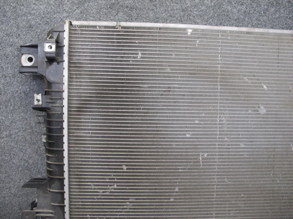 Radiador de refrigeración del motor Infiniti QX56 QX80 2011-2020 5,6 L V8 Foto 4 de 4