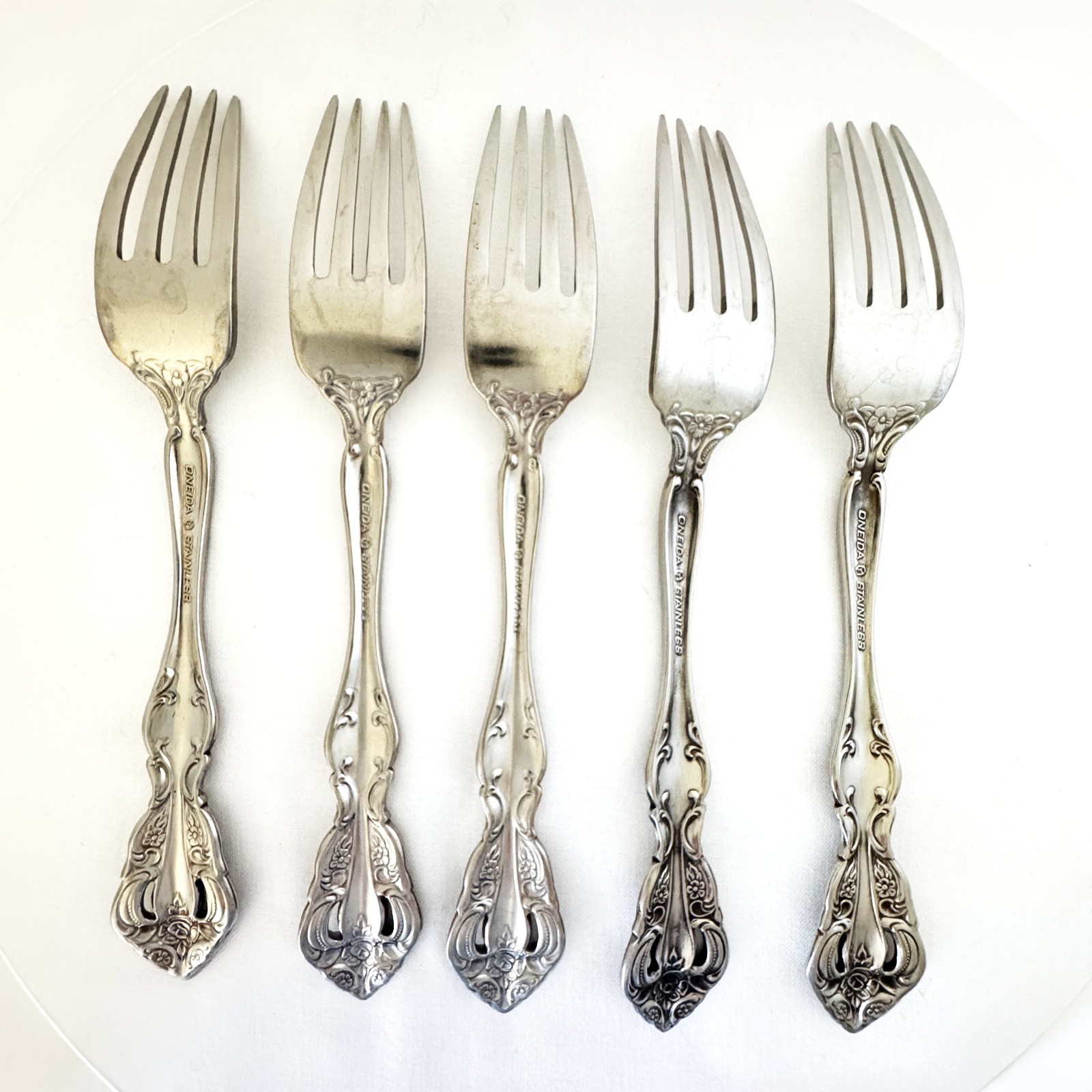 Lot of 38 Michaelangelo Heirloom by Oneida Stainless Flatware