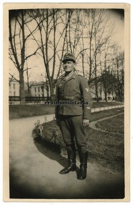 Orig. Foto AK Portrait Soldat in Park in OSLO Norwegen 1944